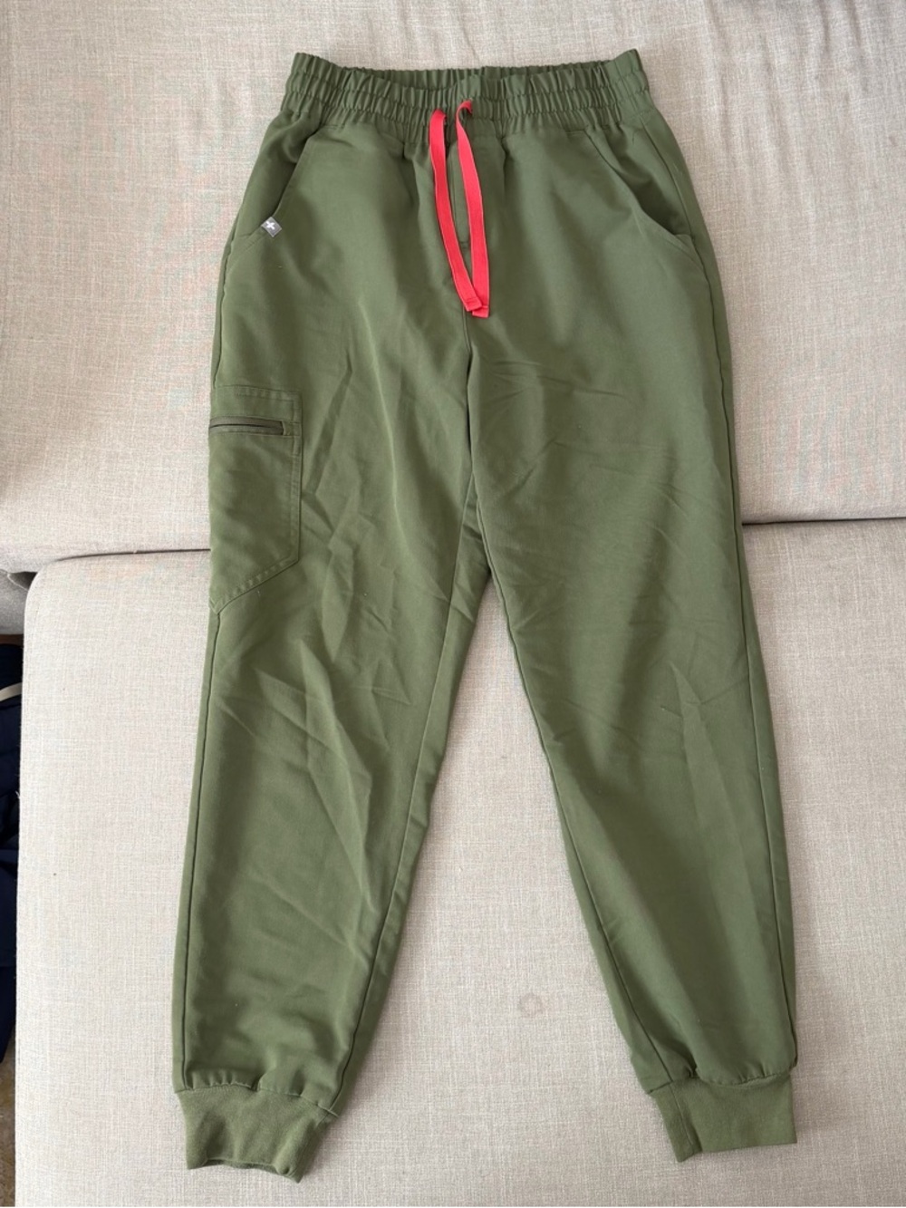 Figs Womens Green Scrub Top And Joggers Set - Picture 6 of 11